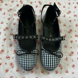 Gingham black and white flats